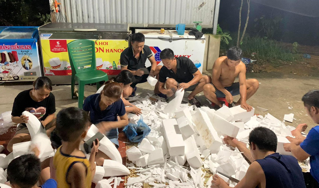 Ng&agrave;y đi l&agrave;m ruộng, tối về đi rước đ&egrave;n lồng lớn nhất nước ở Tuy&ecirc;n Quang - Ảnh 11.