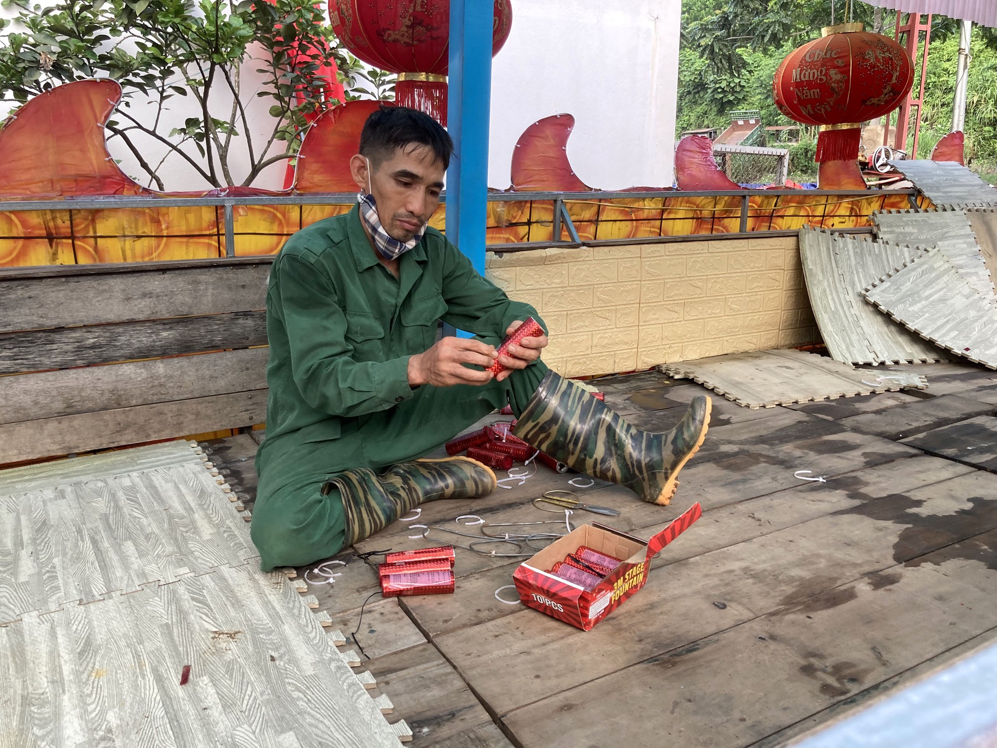 Ng&agrave;y đi l&agrave;m ruộng, tối về đi rước đ&egrave;n lồng lớn nhất nước ở Tuy&ecirc;n Quang - Ảnh 3.