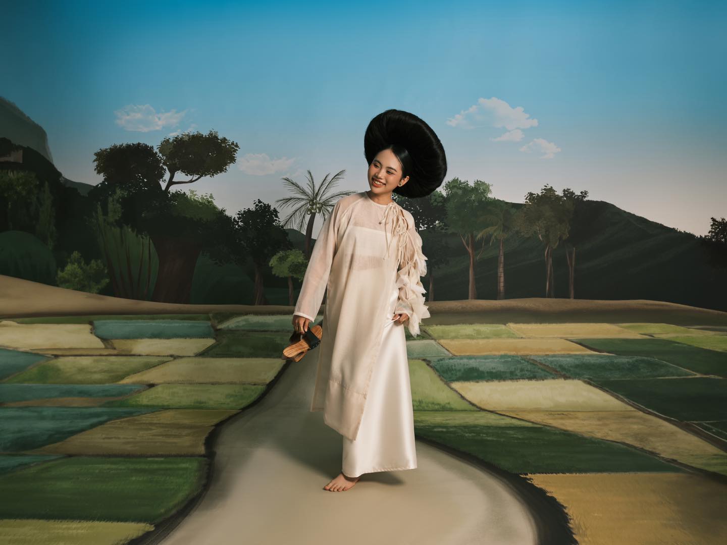 Phương Mỹ Chi "chơi lớn" khi kết hợp với NSƯT Kim Tử Long, Suboi trong album "Vũ trụ c&ograve; bay" - Ảnh 3.