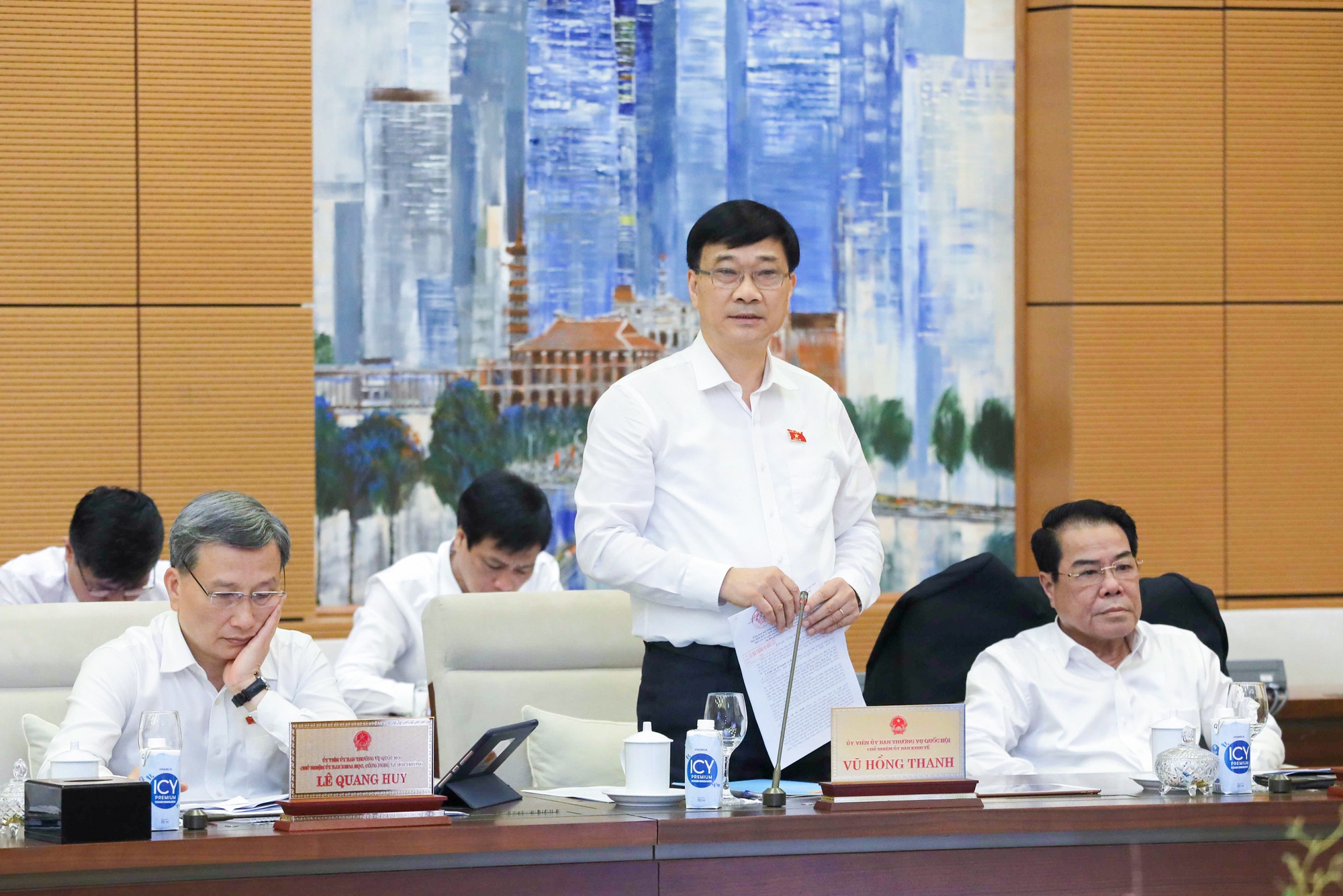 Thống đốc Ng&acirc;n h&agrave;ng n&oacute;i về xử l&yacute; sở hữu ch&eacute;o giữa c&aacute;c ng&acirc;n h&agrave;ng - Ảnh 2.