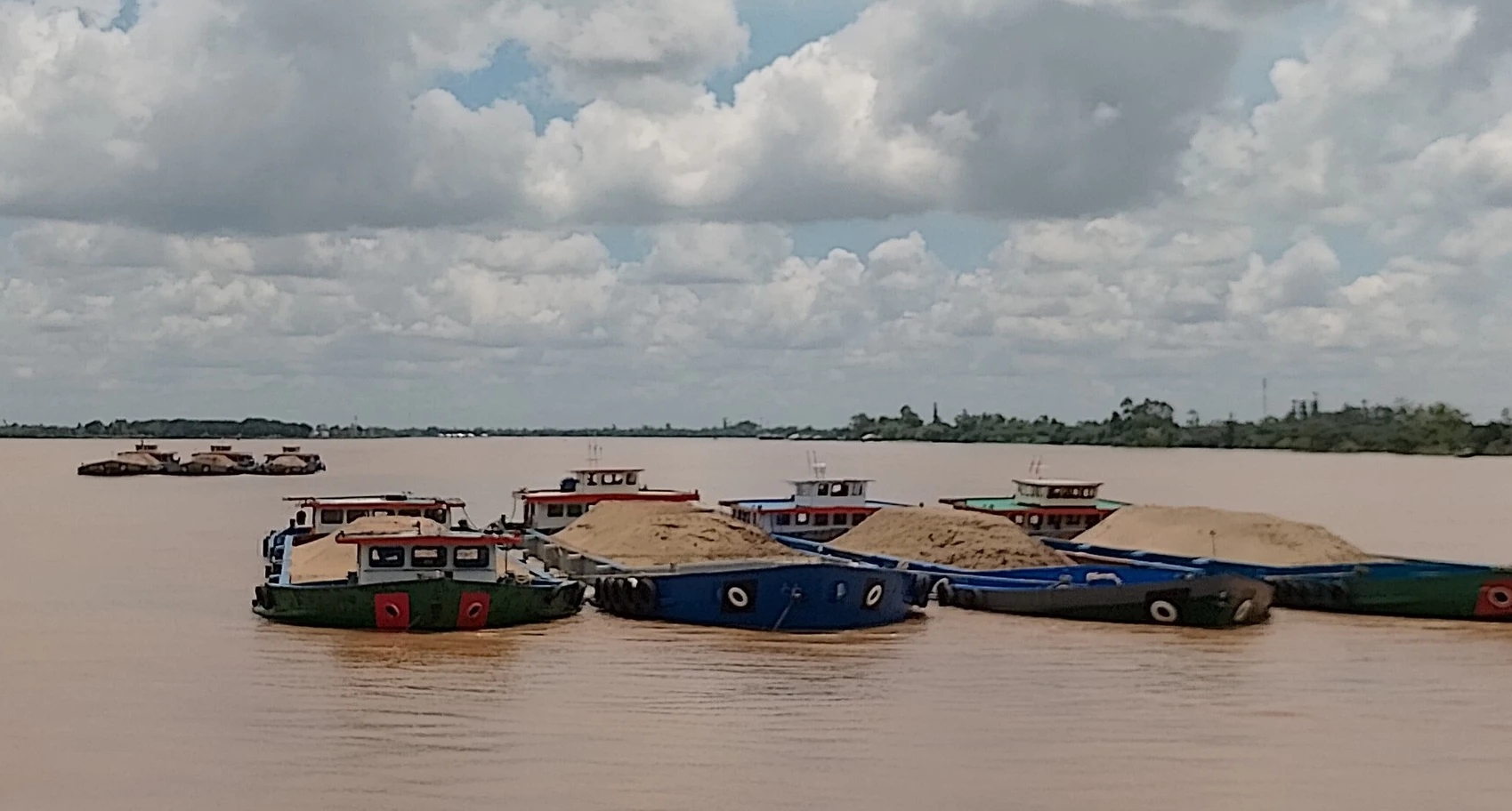 Mỏ c&aacute;t khiến h&agrave;ng loạt c&aacute;n bộ ở An Giang bị bắt giờ ra sao? - Ảnh 2.