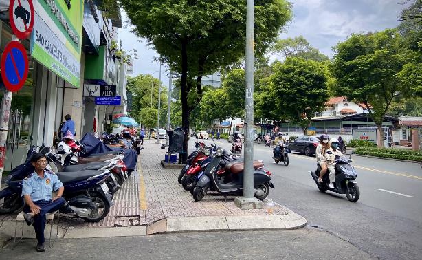 photo-1695046359504