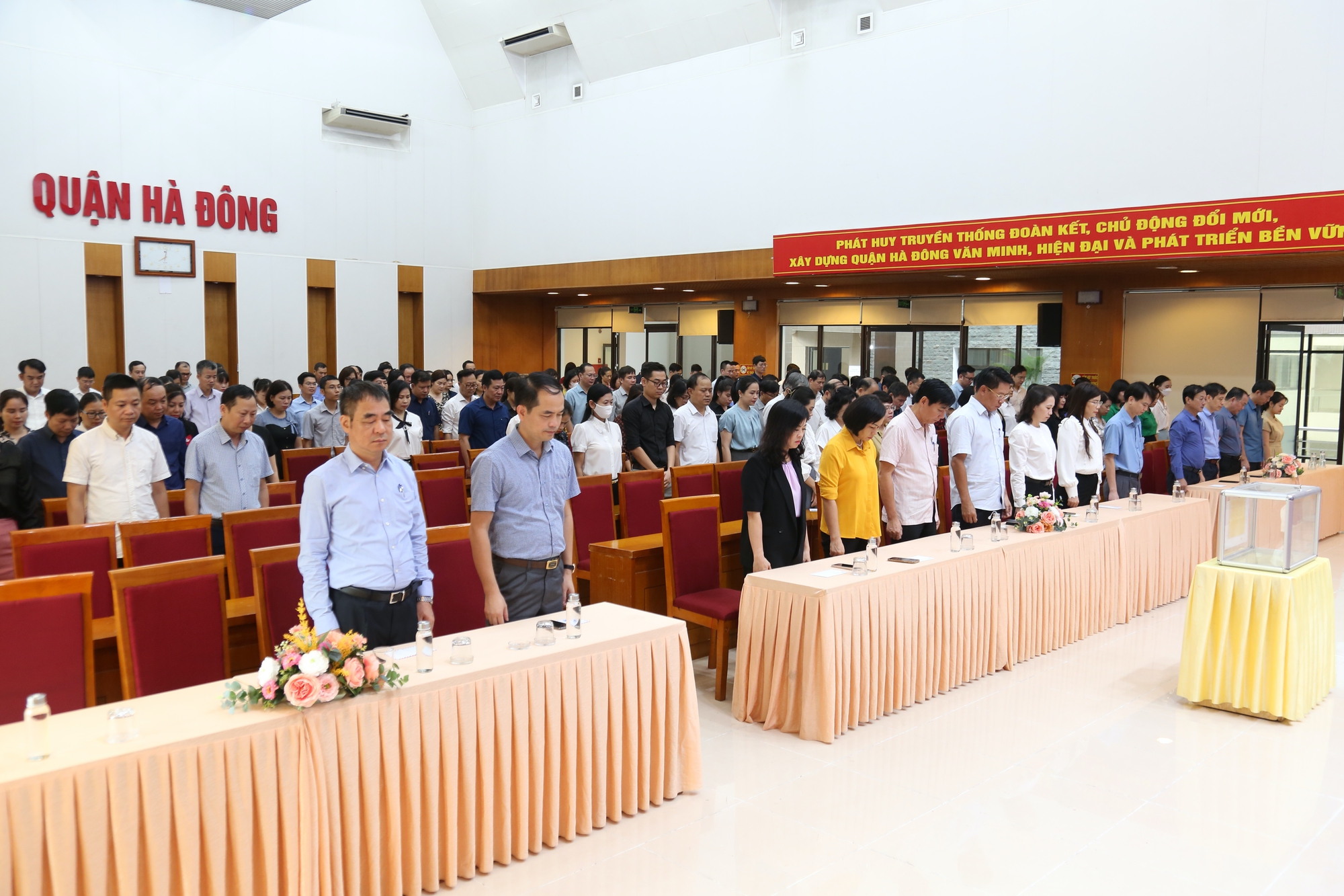 H&agrave; Nội mặc niệm 56 nạn nh&acirc;n vụ ch&aacute;y chung cư mini ở Khương Hạ - Ảnh 2.