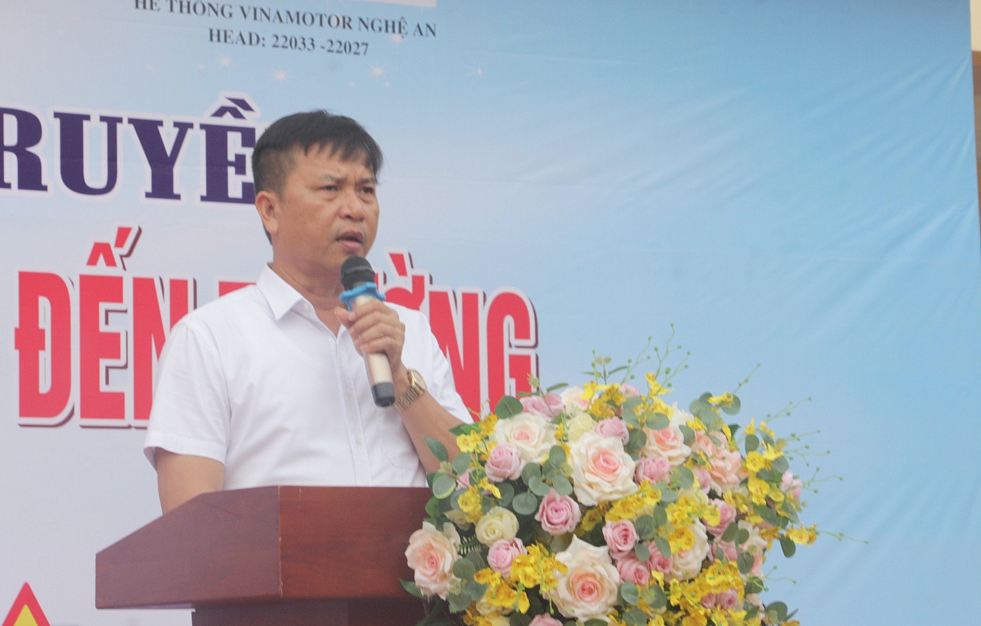 Nghệ An: Tăng cường tuy&ecirc;n truyền an to&agrave;n giao th&ocirc;ng cho học sinh - Ảnh 2.