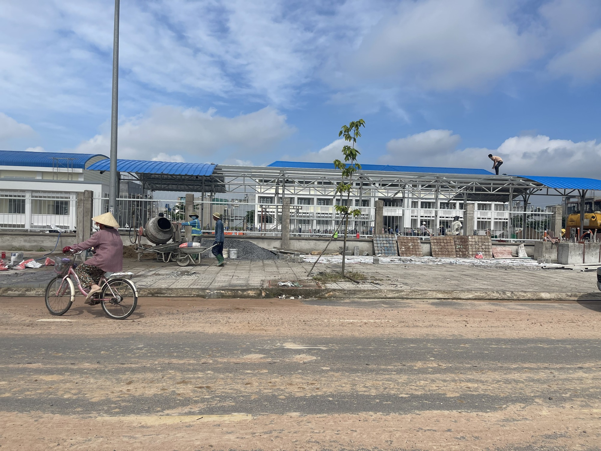 Trường tiểu học đầu ti&ecirc;n ở khu t&aacute;i định cư s&acirc;n bay Long Th&agrave;nh đi v&agrave;o hoạt động đ&oacute;n 400 học sinh - Ảnh 3.