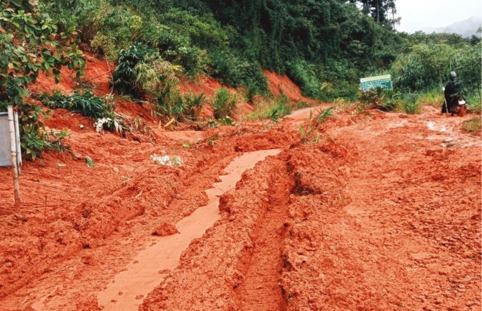 Kon Tum chủ động ph&ograve;ng chống sạt lở, đảm bảo ATGT - Ảnh 2.