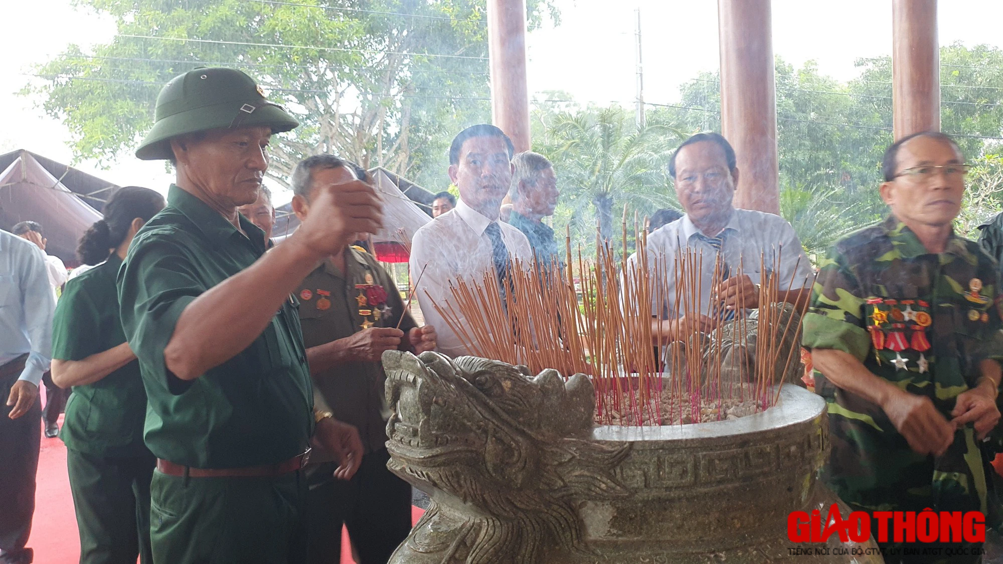 H&agrave;ng ng&agrave;n người d&acirc;n ở Bạc Li&ecirc;u d&acirc;ng hương tưởng niệm B&aacute;c ng&agrave;y tết Độc lập - Ảnh 8.
