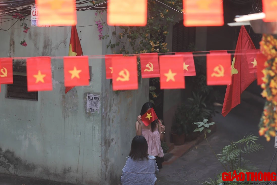 Bất chấp nắng, người d&acirc;n đổ về hồ T&acirc;y chụp ảnh - Ảnh 13.