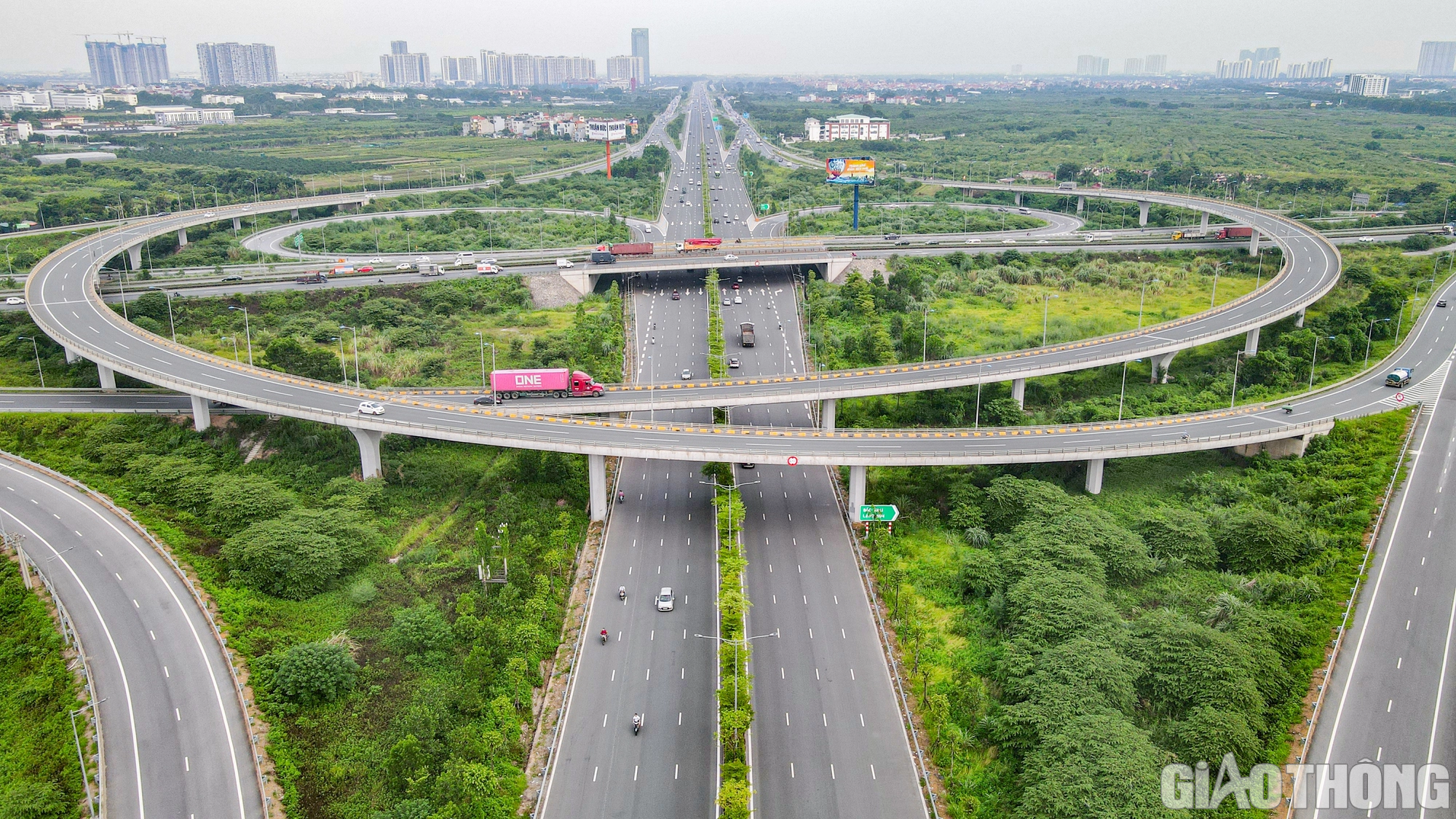 Ngắm những n&uacute;t giao th&ocirc;ng hiện đại của Thủ đ&ocirc; - Ảnh 3.