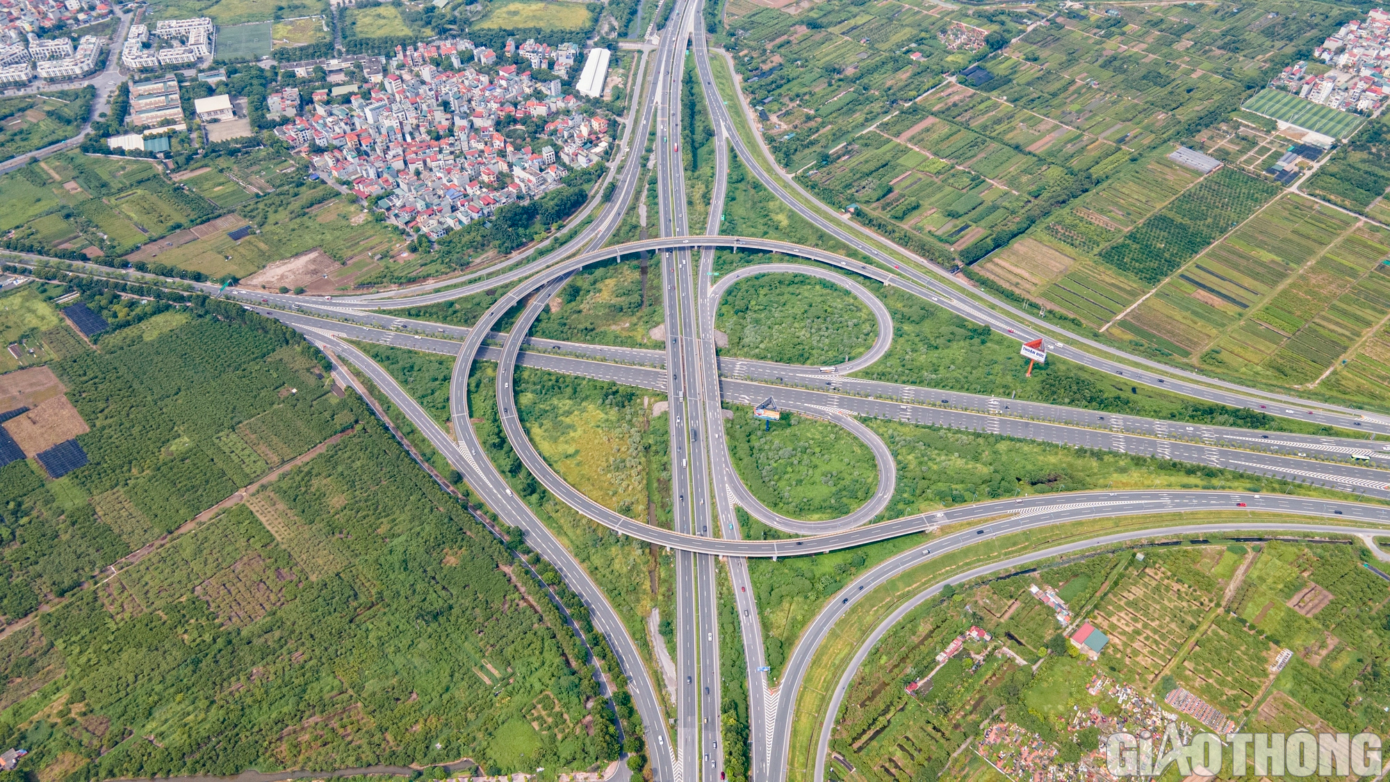 Ngắm những n&uacute;t giao th&ocirc;ng hiện đại của Thủ đ&ocirc; - Ảnh 1.