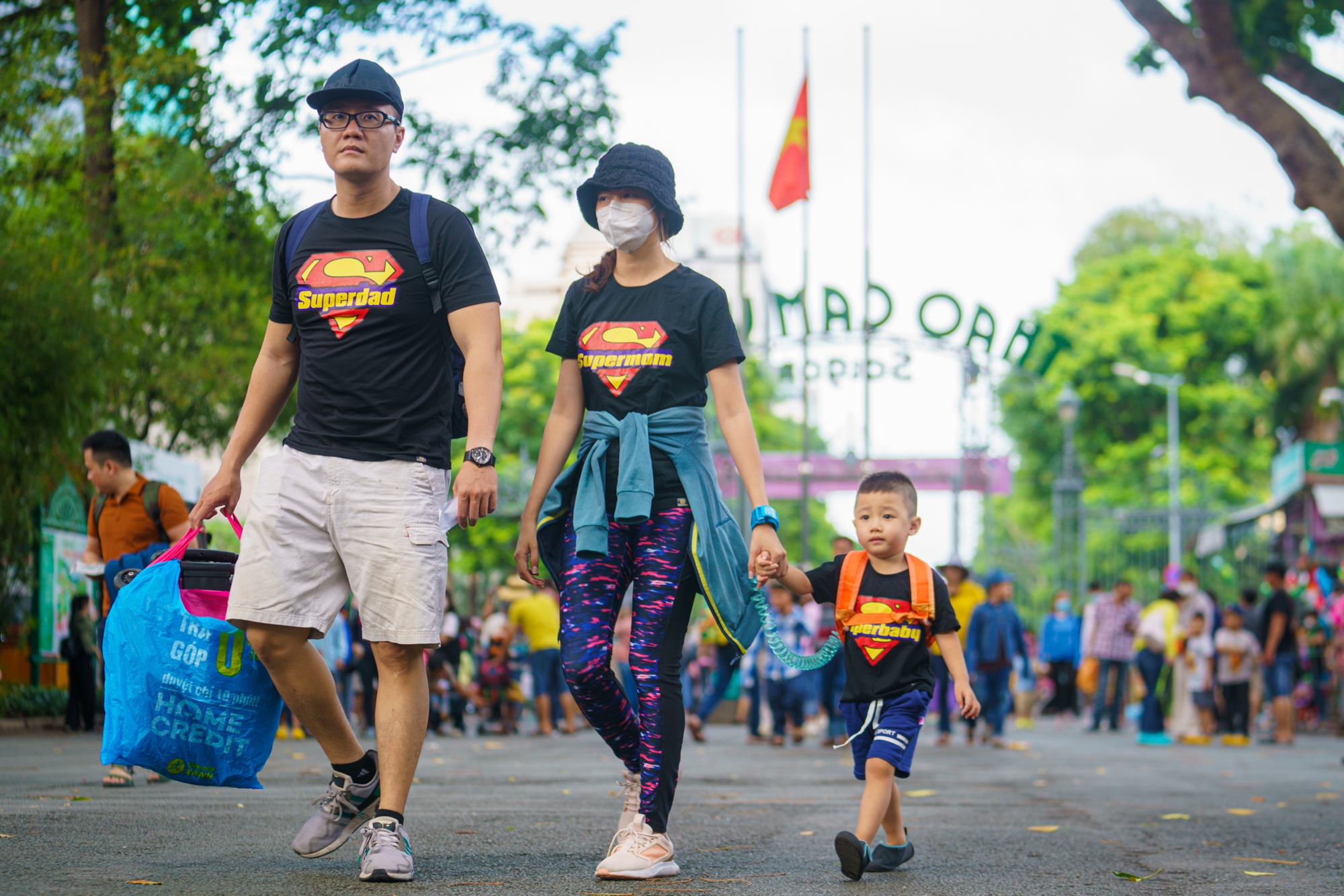 'Biển người' đổ về Thảo Cầm Vi&ecirc;n ng&agrave;y Quốc kh&aacute;nh - Ảnh 3.