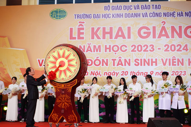 Trường Đại học Kinh doanh v&agrave; C&ocirc;ng nghệ H&agrave; Nội khai giảng năm học 2023-2024 - Ảnh 1.