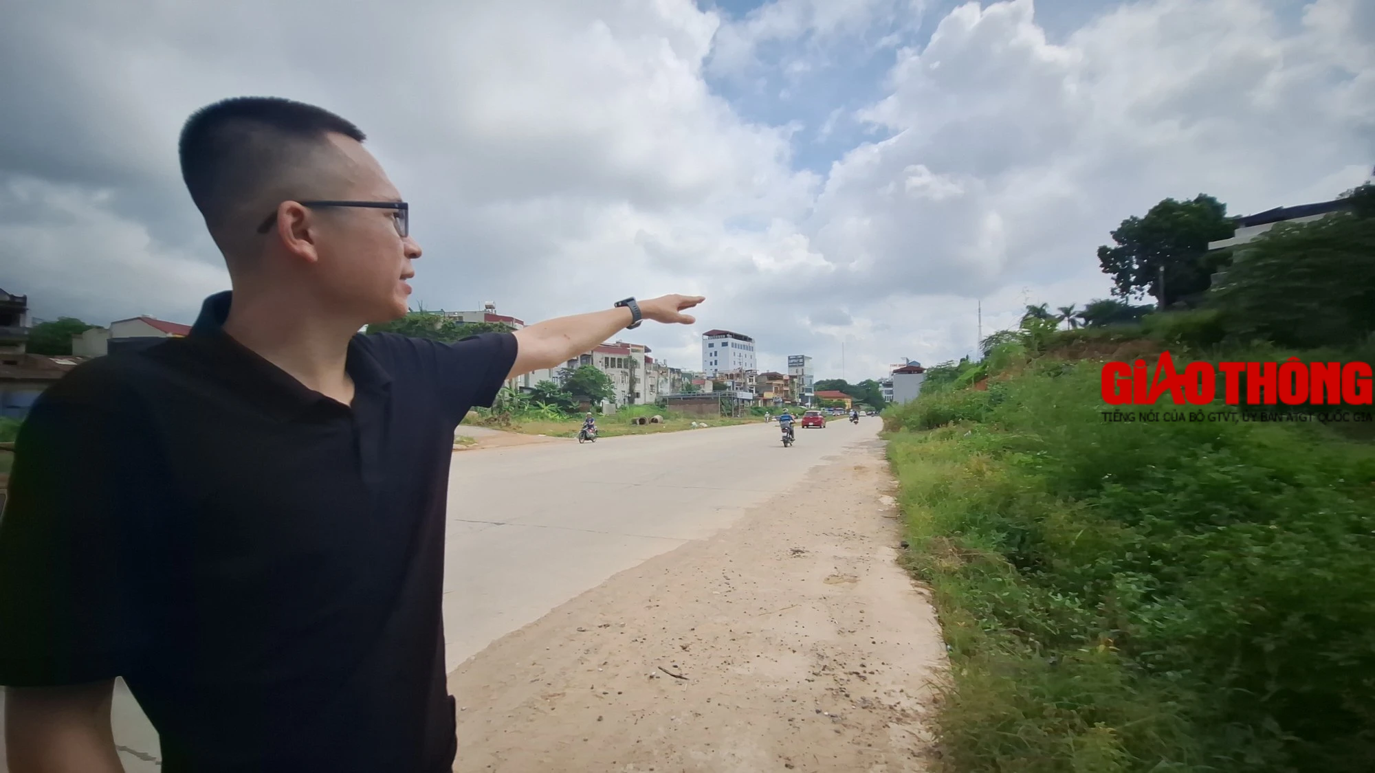 Chuyện lạ tại Th&aacute;i Nguy&ecirc;n: Đất tr&uacute;ng đấu gi&aacute; 6 năm vẫn nằm giữa nghĩa địa - Ảnh 1.