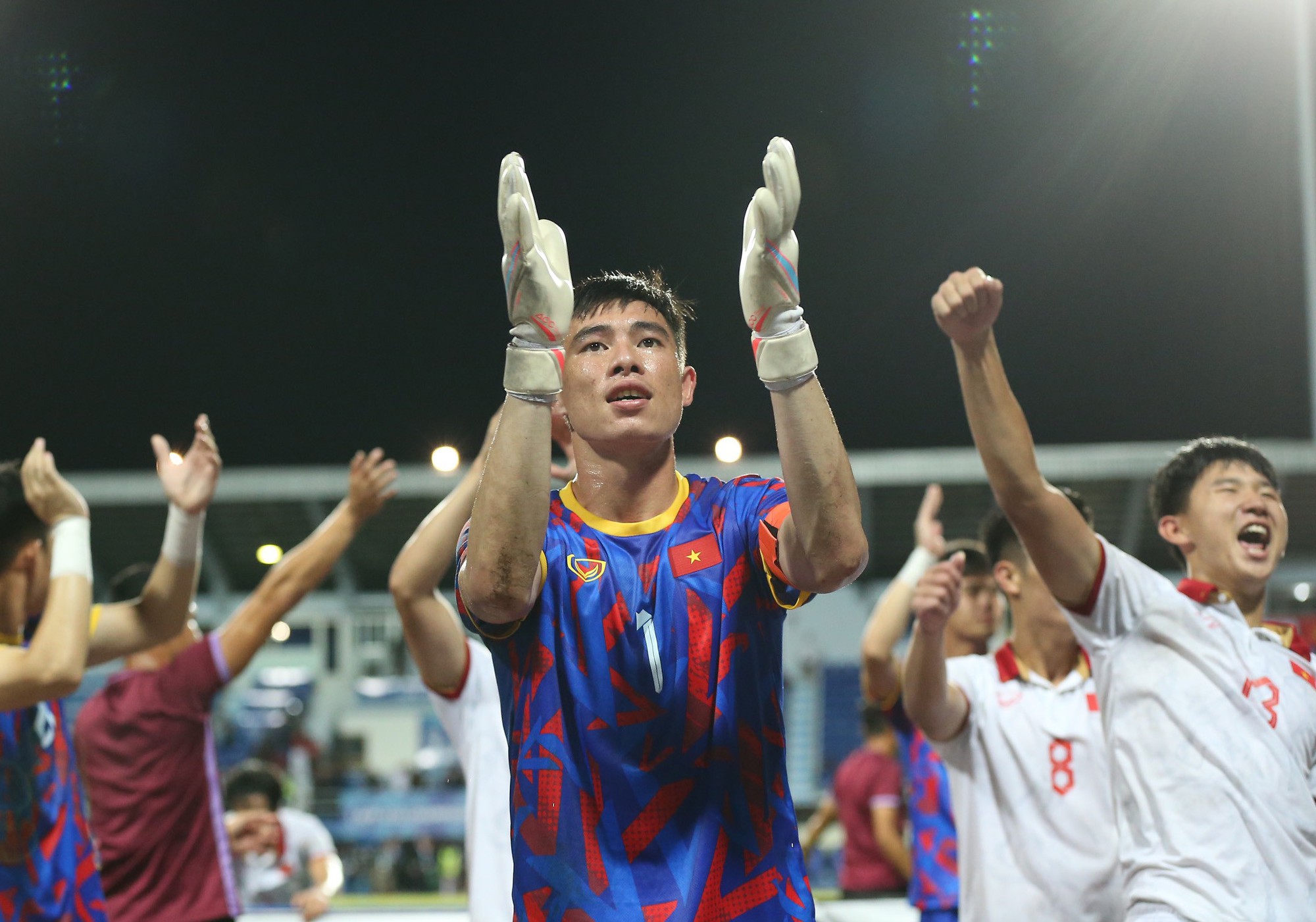 Niềm tin của HLV Ho&agrave;ng Anh Tuấn trở th&agrave;nh nỗi lo cho Olympic Việt Nam  - Ảnh 1.