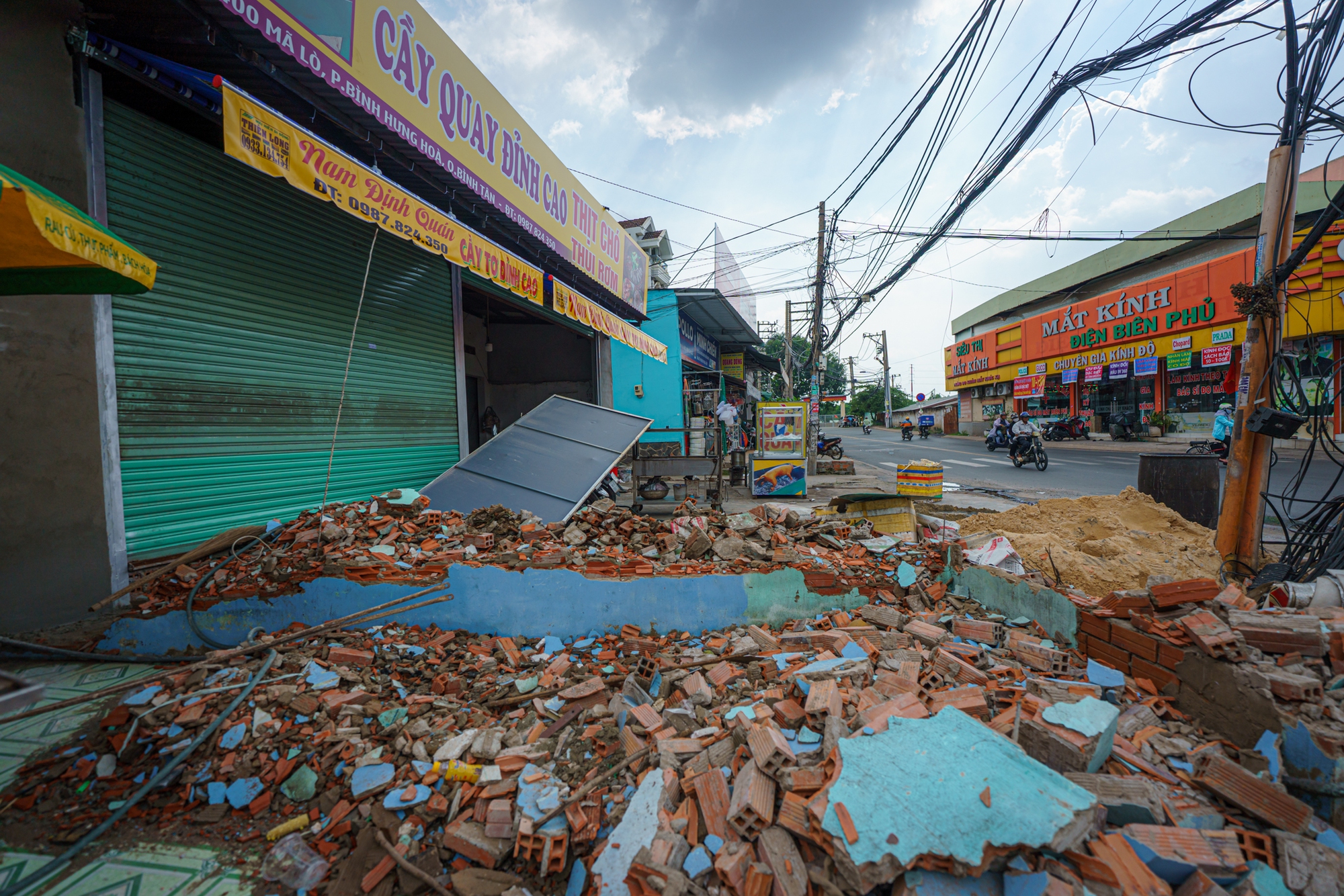 Hiện trạng tuyến đường Tân Kỳ Tân Quý đang được mở rộng - Ảnh 8. Hiện trạng tuyến đường Tân Kỳ Tân Quý đang được mở rộng - Ảnh 8.