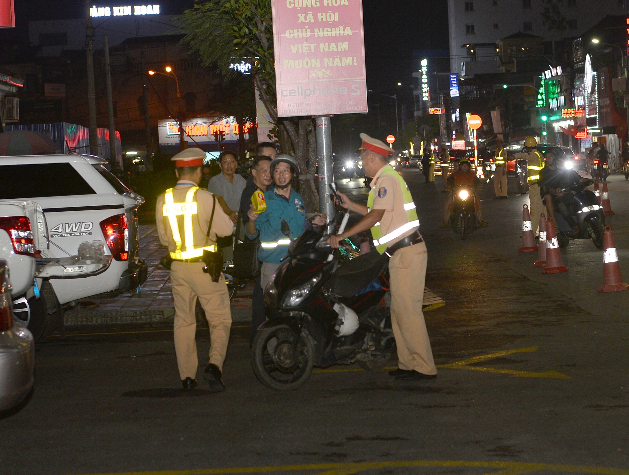 Hải Phòng: Gần 2000 lái xe vi phạm nồng độ cồn trong 1 tháng - Ảnh 2. Hải Phòng: Gần 2000 lái xe vi phạm nồng độ cồn trong 1 tháng - Ảnh 2.