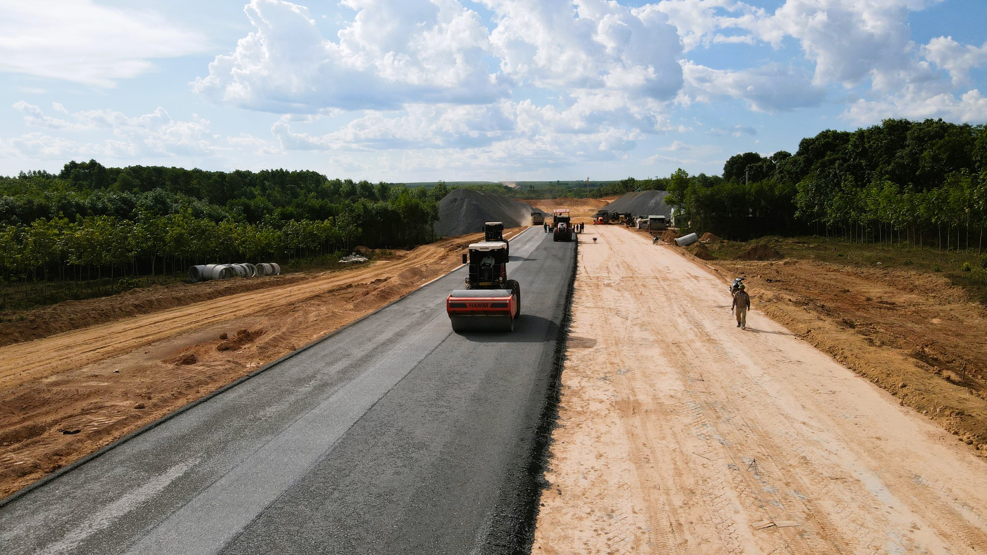 Gặp kh&oacute; trong thỏa thuận đền b&ugrave;, mỏ vật liệu thi c&ocirc;ng cao tốc Bắc - Nam chưa thể khai th&aacute;c - Ảnh 3.