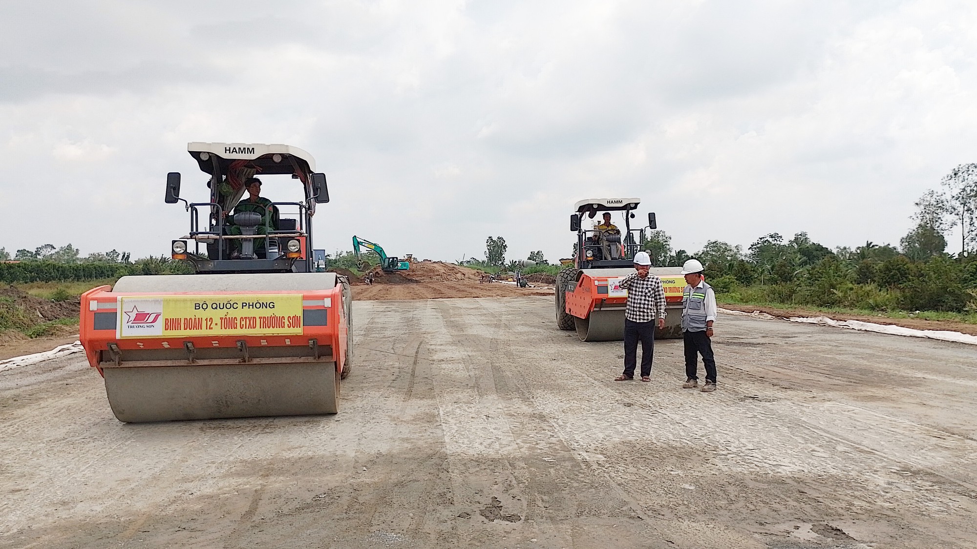 Cao tốc Mỹ Thuận - Cần Thơ phấn đấu đạt th&ecirc;m 32% để về đ&iacute;ch v&agrave;o cuối năm - Ảnh 1.