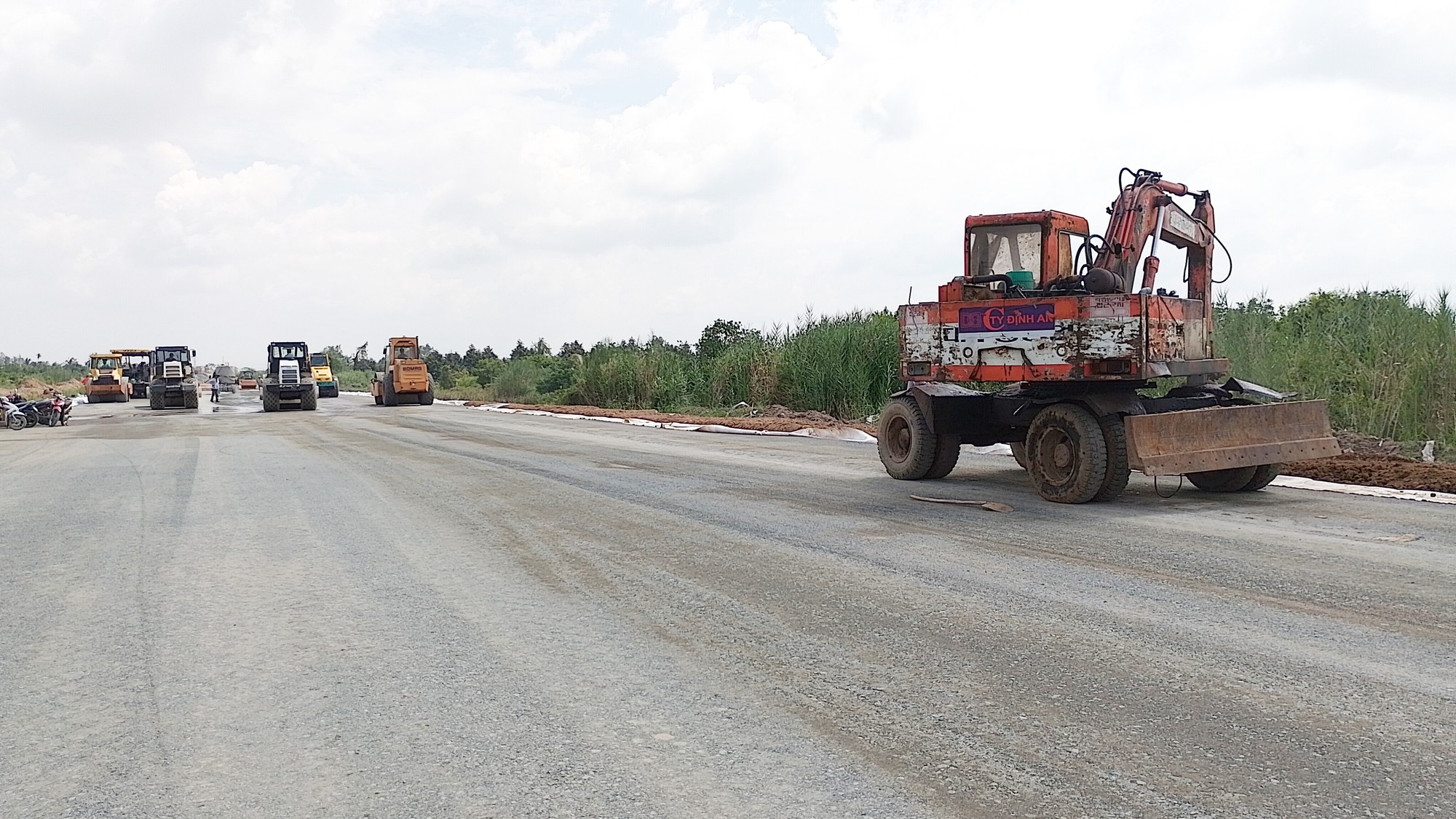 Cao tốc Mỹ Thuận - Cần Thơ phấn đấu đạt th&ecirc;m 32% để về đ&iacute;ch v&agrave;o cuối năm - Ảnh 3.