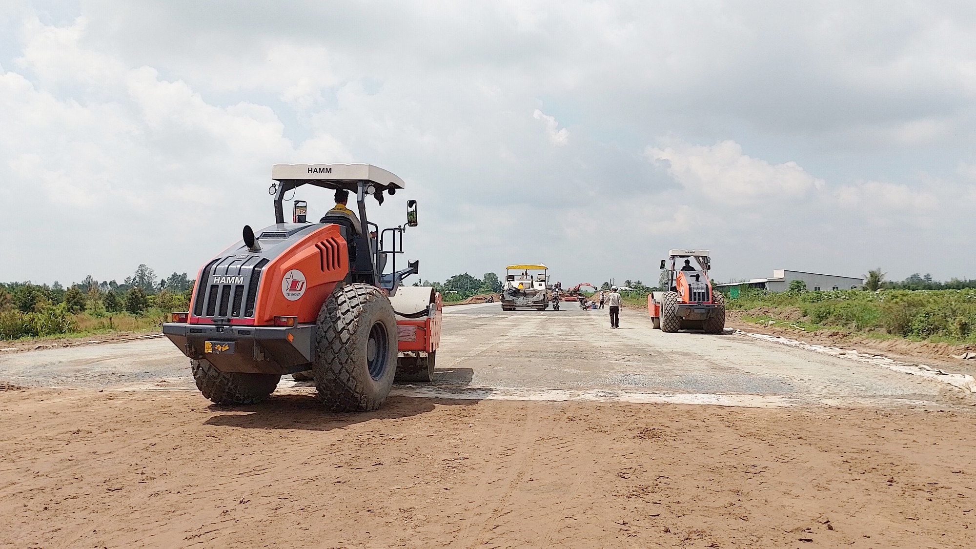 Cao tốc Mỹ Thuận - Cần Thơ phấn đấu đạt th&ecirc;m 32% để về đ&iacute;ch v&agrave;o cuối năm - Ảnh 4.