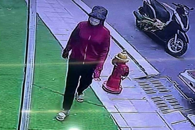 B&eacute; g&aacute;i 2 tuổi bị bắt c&oacute;c, s&aacute;t hại: Nghi phạm nghi tự tử - Ảnh 1.
