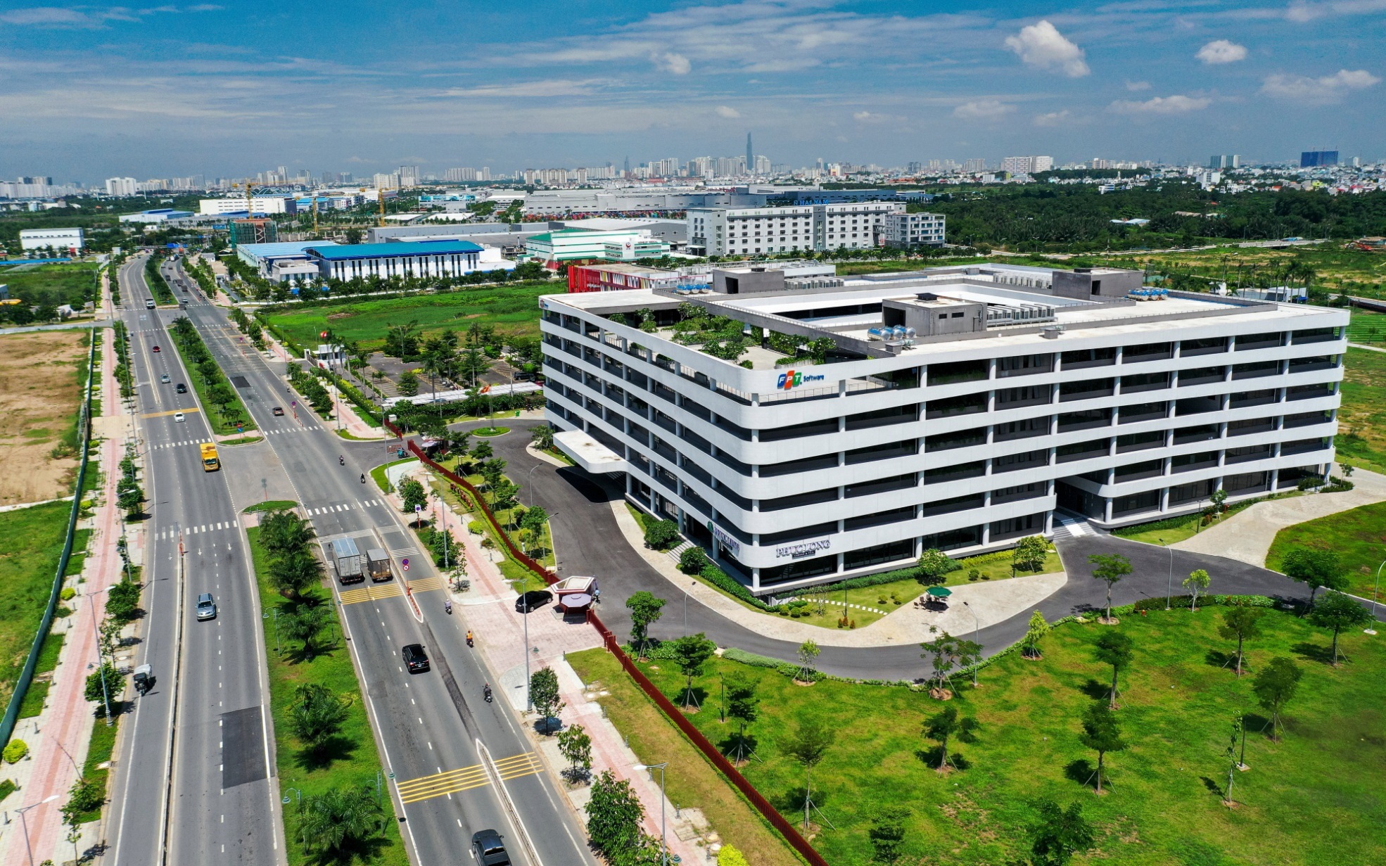 Một ph&oacute; chủ tịch TP Thủ Đức bị cảnh c&aacute;o v&igrave; vi phạm quản l&yacute; đất đai, x&acirc;y dựng