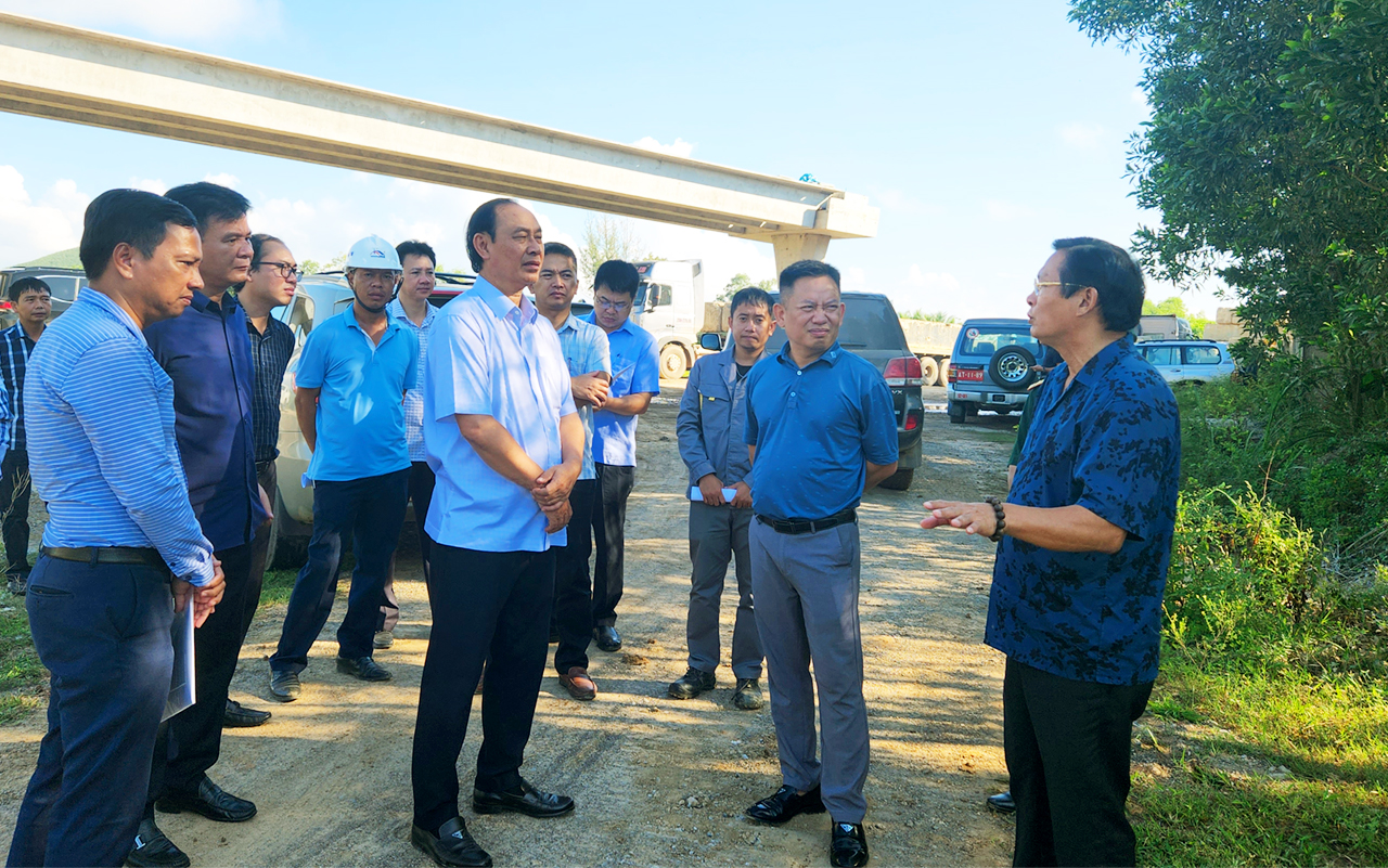 Th&aacute;o gỡ sớm vấn đề thỏa thuận đền b&ugrave; ở mỏ vật liệu - Ảnh 1.