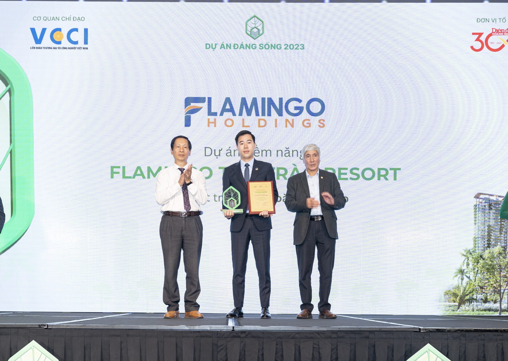 Flamingo T&acirc;n Tr&agrave;o Resort được vinh danh &ldquo;Dự &aacute;n đ&aacute;ng sống năm 2023&rdquo; - Ảnh 1.