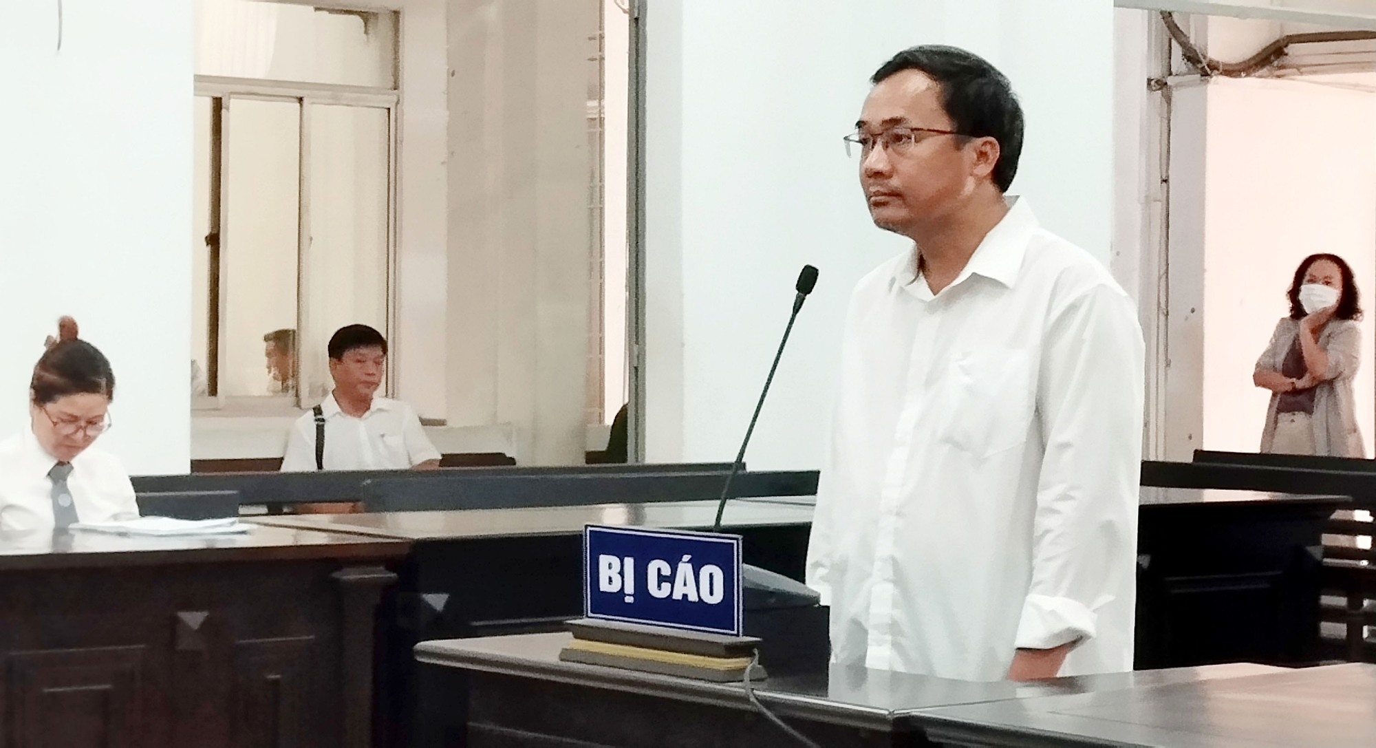 Vụ c&aacute;n bộ ng&acirc;n h&agrave;ng t&ocirc;ng chết người rồi bỏ chạy: Đ&atilde; nhấp bia, kh&ocirc;ng nhận biết vụ tai nạn - Ảnh 1.