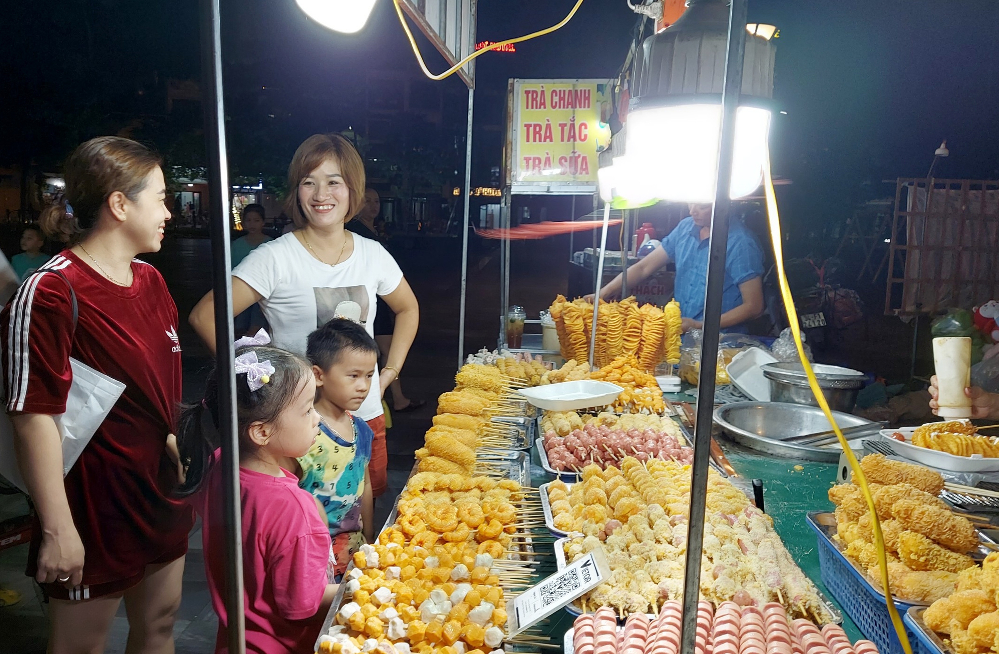 Khai trương tuyến phố đi bộ đầu ti&ecirc;n tại H&agrave; Giang - Ảnh 3.