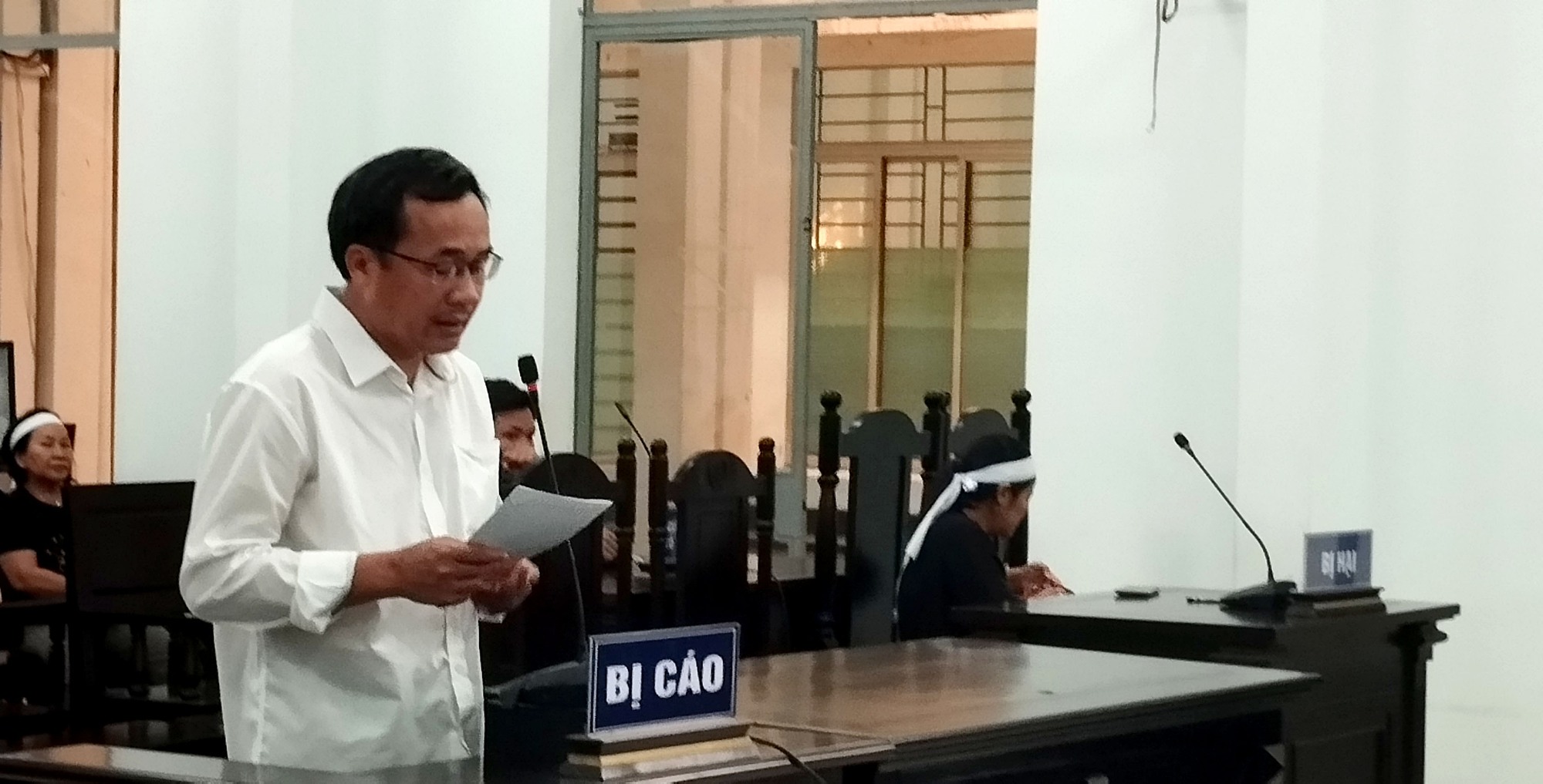 Bản &aacute;n cho trưởng ph&ograve;ng giao dịch ng&acirc;n h&agrave;ng t&ocirc;ng chết người rồi bỏ chạy? - Ảnh 1.