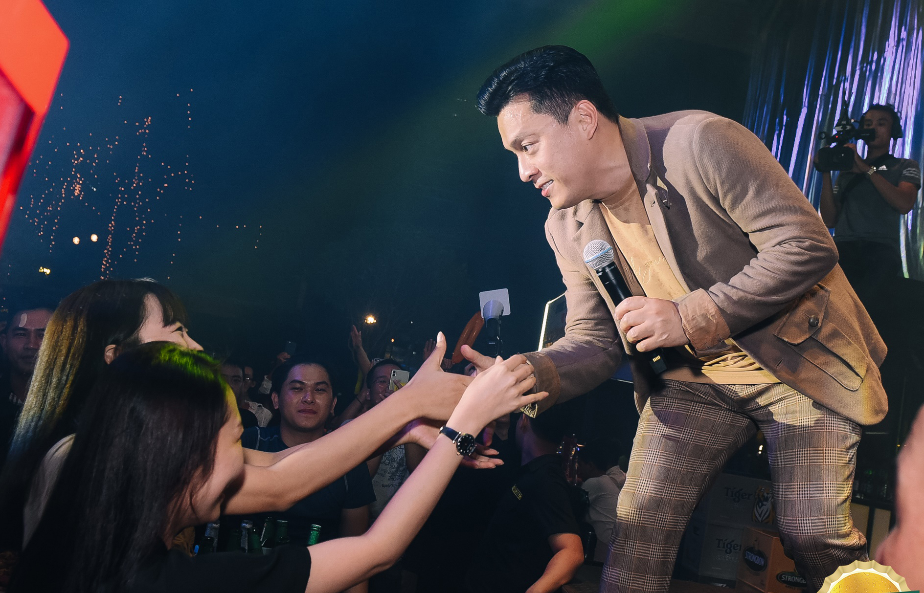 Lam Trường kể thời đi h&aacute;t nh&agrave; h&agrave;ng, bị đuổi v&igrave; "nh&iacute; nhố qu&aacute;" - Ảnh 3.