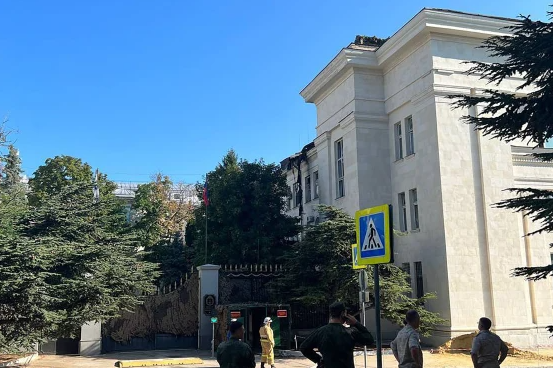 Nga: Ukraine n&atilde; t&ecirc;n lửa tr&uacute;ng trụ sở Hạm đội Biển Đen  - Ảnh 1.