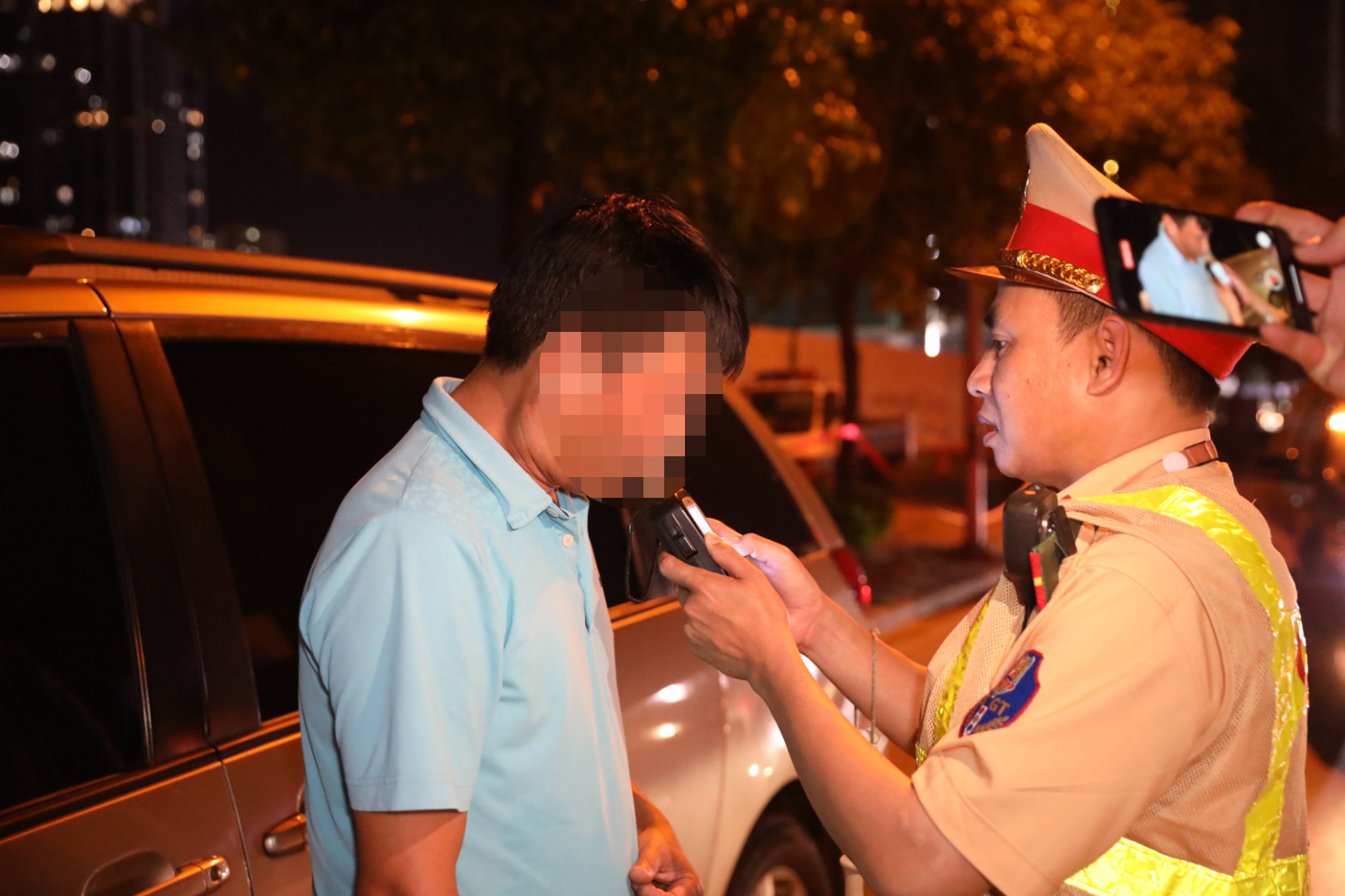 CSGT xuy&ecirc;n đ&ecirc;m kiểm tra tr&eacute;o địa b&agrave;n để truy t&igrave;m ma men - Ảnh 3.