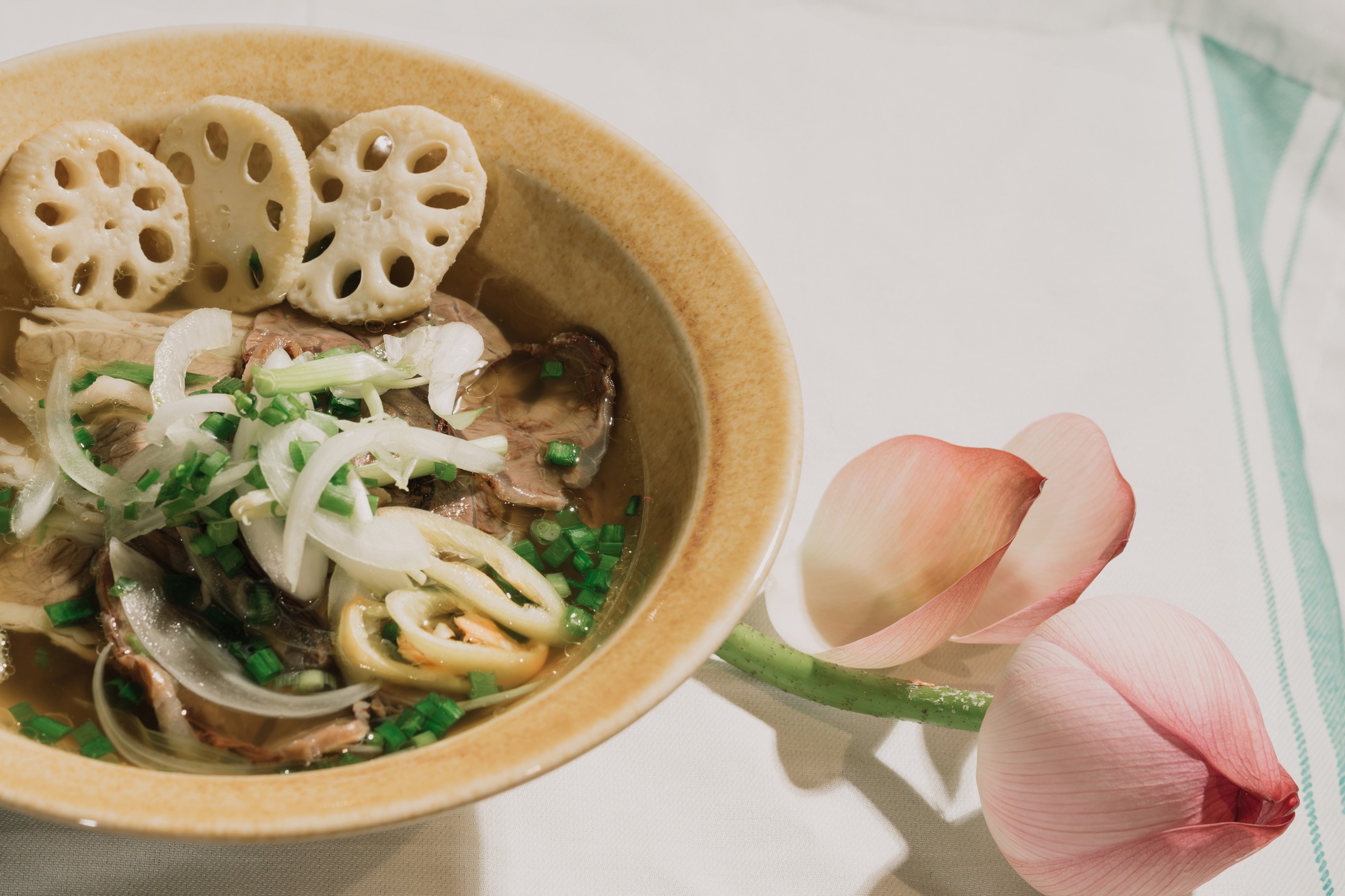 Đến T&acirc;n Sơn Nhất được thưởng thức phở Sen Sasco  - Ảnh 3.