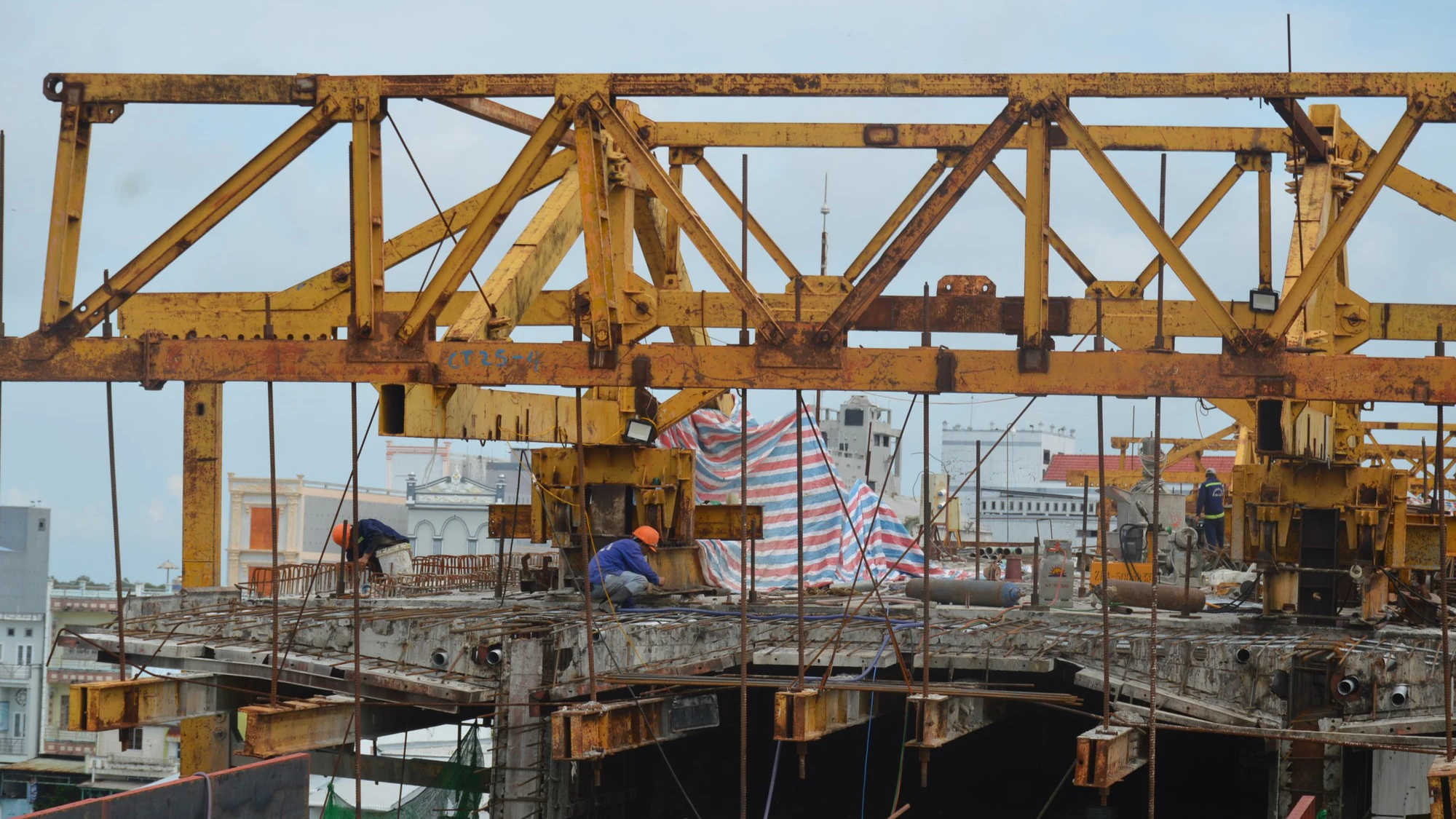 Cầu hơn 640 tỷ đồng ở C&agrave; Mau sắp hợp long - Ảnh 2.