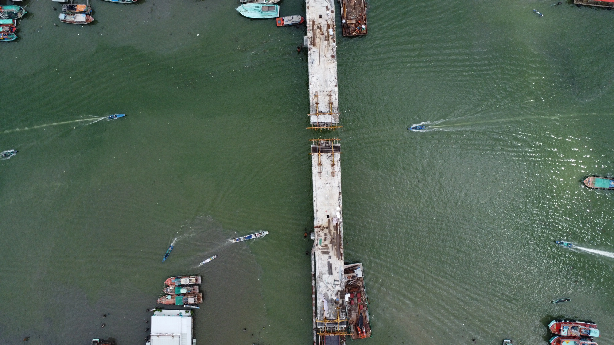 Cầu hơn 640 tỷ đồng ở C&agrave; Mau sắp hợp long - Ảnh 8.