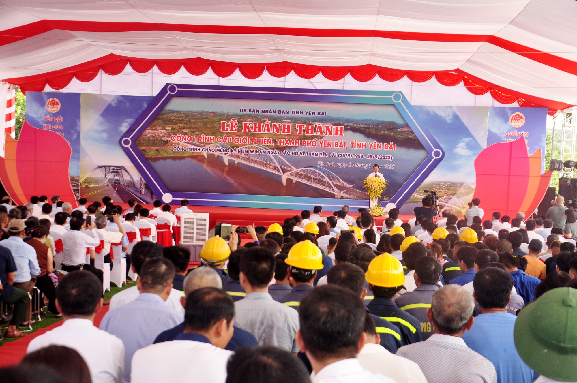 Ph&oacute; Thủ tướng Ch&iacute;nh phủ Trần Hồng H&agrave; dự lễ kh&aacute;nh th&agrave;nh c&acirc;y cầu 650 tỷ đồng ở Y&ecirc;n B&aacute;i - Ảnh 2.