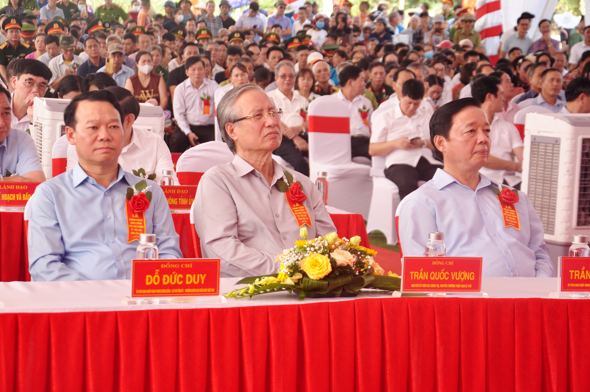 Ph&oacute; Thủ tướng Ch&iacute;nh phủ Trần Hồng H&agrave; dự lễ kh&aacute;nh th&agrave;nh c&acirc;y cầu 650 tỷ đồng ở Y&ecirc;n B&aacute;i - Ảnh 1.