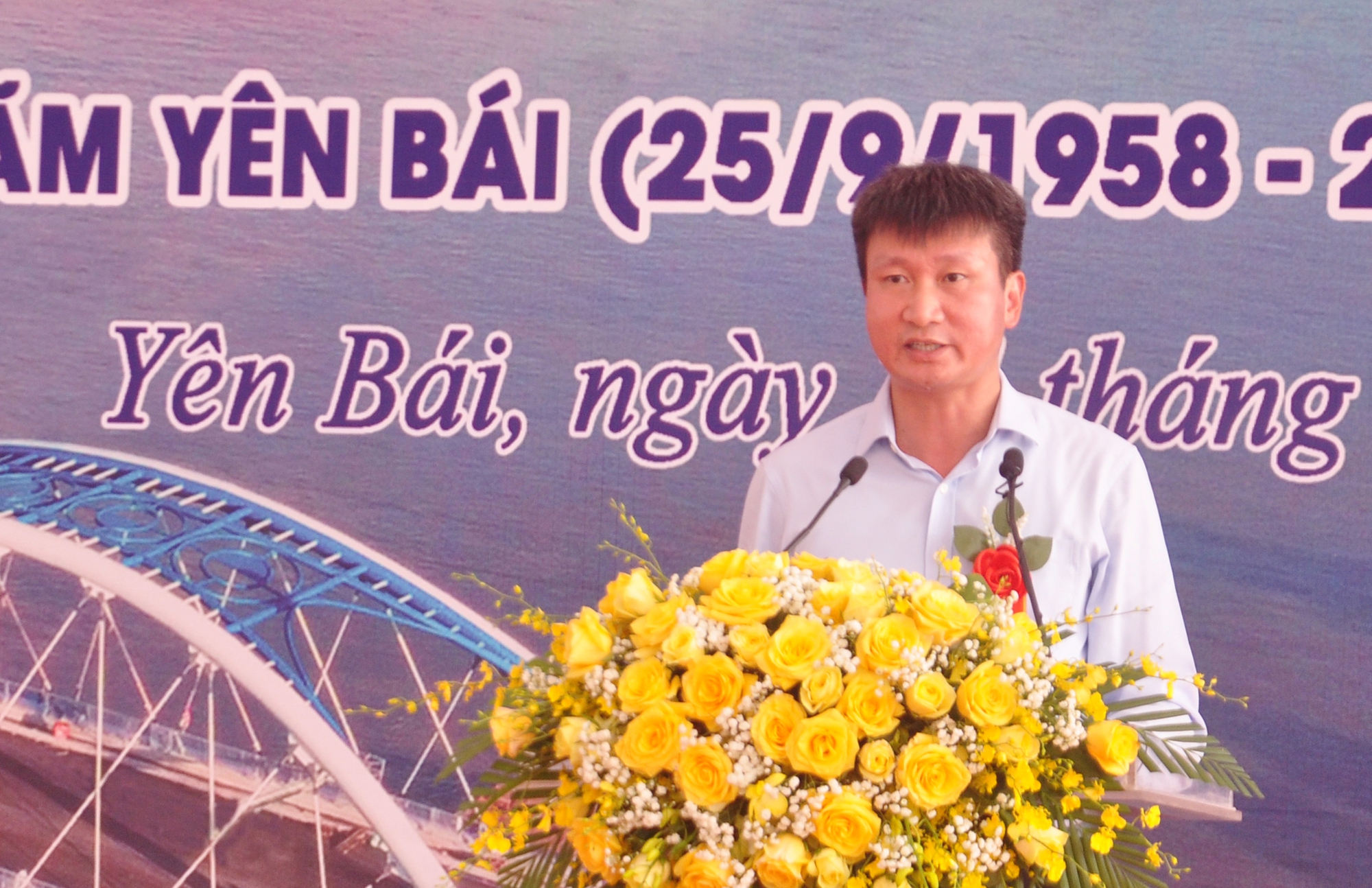Ph&oacute; Thủ tướng Ch&iacute;nh phủ Trần Hồng H&agrave; dự lễ kh&aacute;nh th&agrave;nh c&acirc;y cầu 650 tỷ đồng ở Y&ecirc;n B&aacute;i - Ảnh 3.