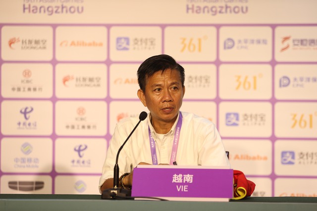 HLV Ho&agrave;ng Anh Tuấn n&oacute;i lời bất ngờ sau khi Olympic Việt Nam bị loại sớm  - Ảnh 1.