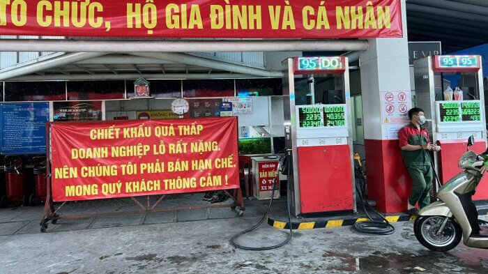 Lu&ocirc;n ở thế bất lợi, doanh nghiệp b&aacute;n lẻ xăng dầu muốn lập Hiệp hội  - Ảnh 1.