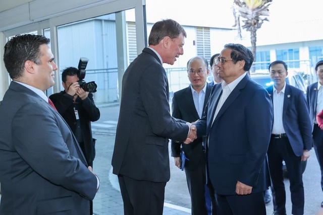 Thủ tướng đề nghị Tập đo&agrave;n h&agrave;ng kh&ocirc;ng vũ trụ Embraer mở rộng hoạt động tại Việt Nam - Ảnh 1.