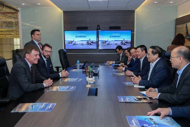 Thủ tướng đề nghị Tập đo&agrave;n h&agrave;ng kh&ocirc;ng vũ trụ Embraer mở rộng hoạt động tại Việt Nam - Ảnh 5.