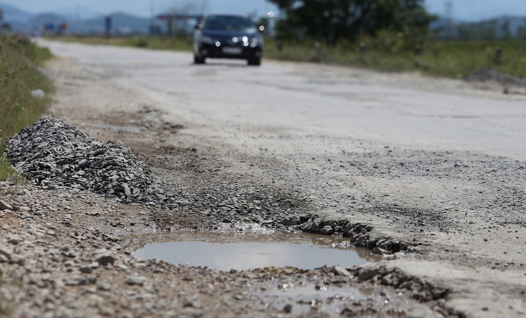 Biển b&aacute;o hạn chế tải trọng tr&ecirc;n đường nối H&agrave; Tĩnh &ndash; Nghệ An lại bị tẩy x&oacute;a - Ảnh 4.