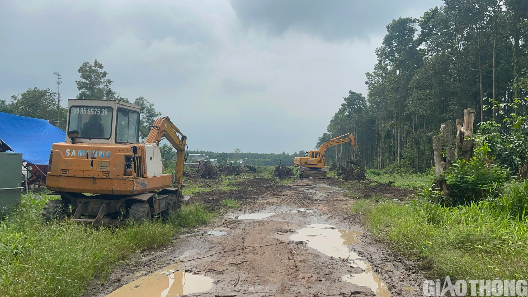 Nh&acirc;n lực l&agrave;m xuy&ecirc;n tuần để chạy đua giải ph&oacute;ng mặt bằng cao tốc Bi&ecirc;n Ho&agrave; - Vũng T&agrave;u - Ảnh 2.