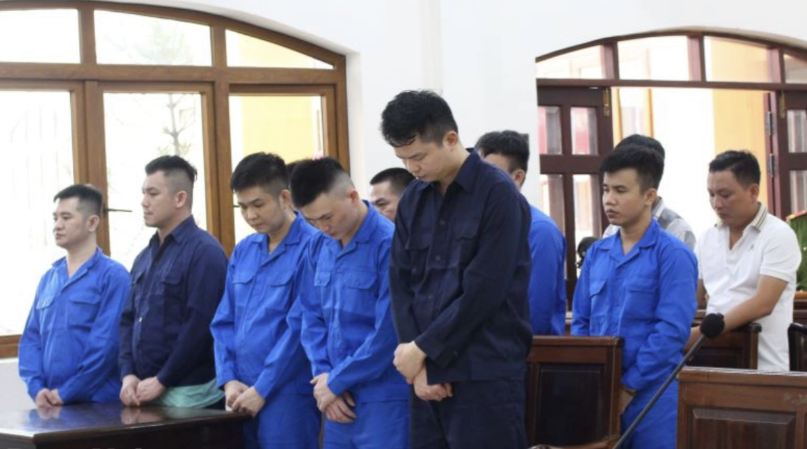 Mua b&aacute;n v&agrave; đưa người sang Campuchia tr&aacute;i ph&eacute;p, 11 người vướng v&agrave;o t&ugrave; tội - Ảnh 1.