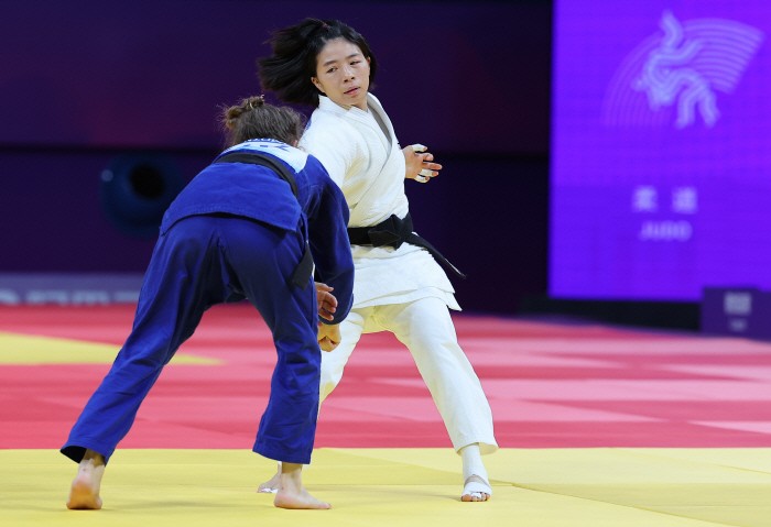 ASIAD 19: V&otilde; sĩ H&agrave;n Quốc nhận c&aacute;i kết đắng v&igrave; h&agrave;nh động kh&oacute; tin khiến đối thủ kh&oacute;c nức nở  - Ảnh 1.