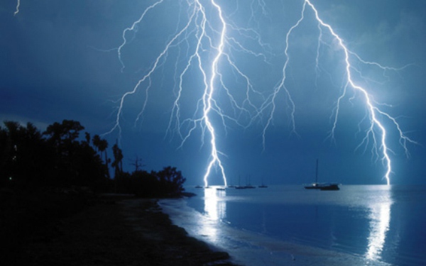 Ngư d&acirc;n 59 tuổi bị s&eacute;t đ&aacute;nh tử vong tr&ecirc;n v&ugrave;ng biển Quảng Trị