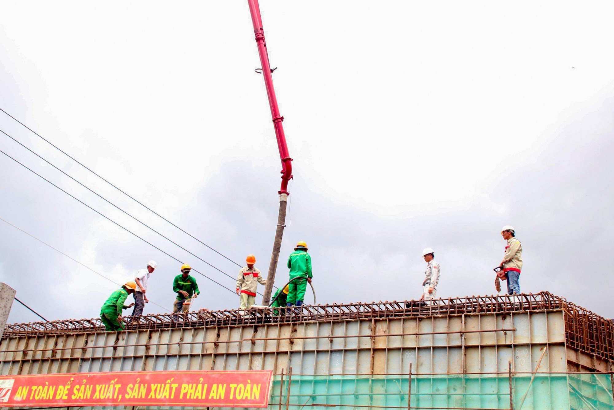 Nh&agrave; thầu cao tốc Cần Thơ - C&agrave; Mau phải thay đổi kế hoạch thi c&ocirc;ng th&iacute;ch ứng với kh&oacute; khăn - Ảnh 6.